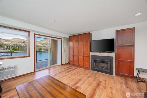 322 W Woodin Avenue Chelan WA 98816
