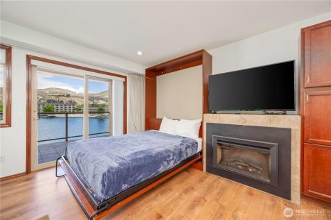 322 W Woodin Avenue Chelan WA 98816