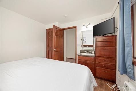 322 W Woodin Avenue Chelan WA 98816
