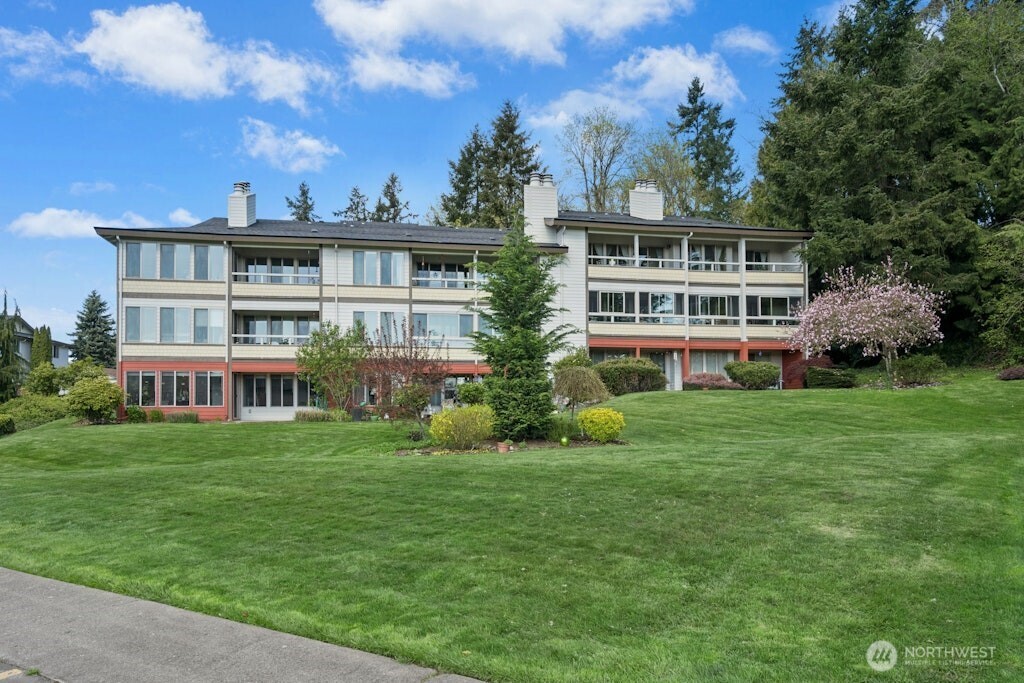 23407 Lakeview Drive Mountlake Terrace WA 98043