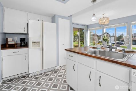 23407 Lakeview Drive Mountlake Terrace WA 98043