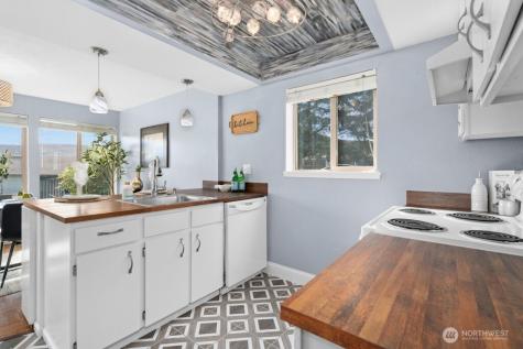 23407 Lakeview Drive Mountlake Terrace WA 98043