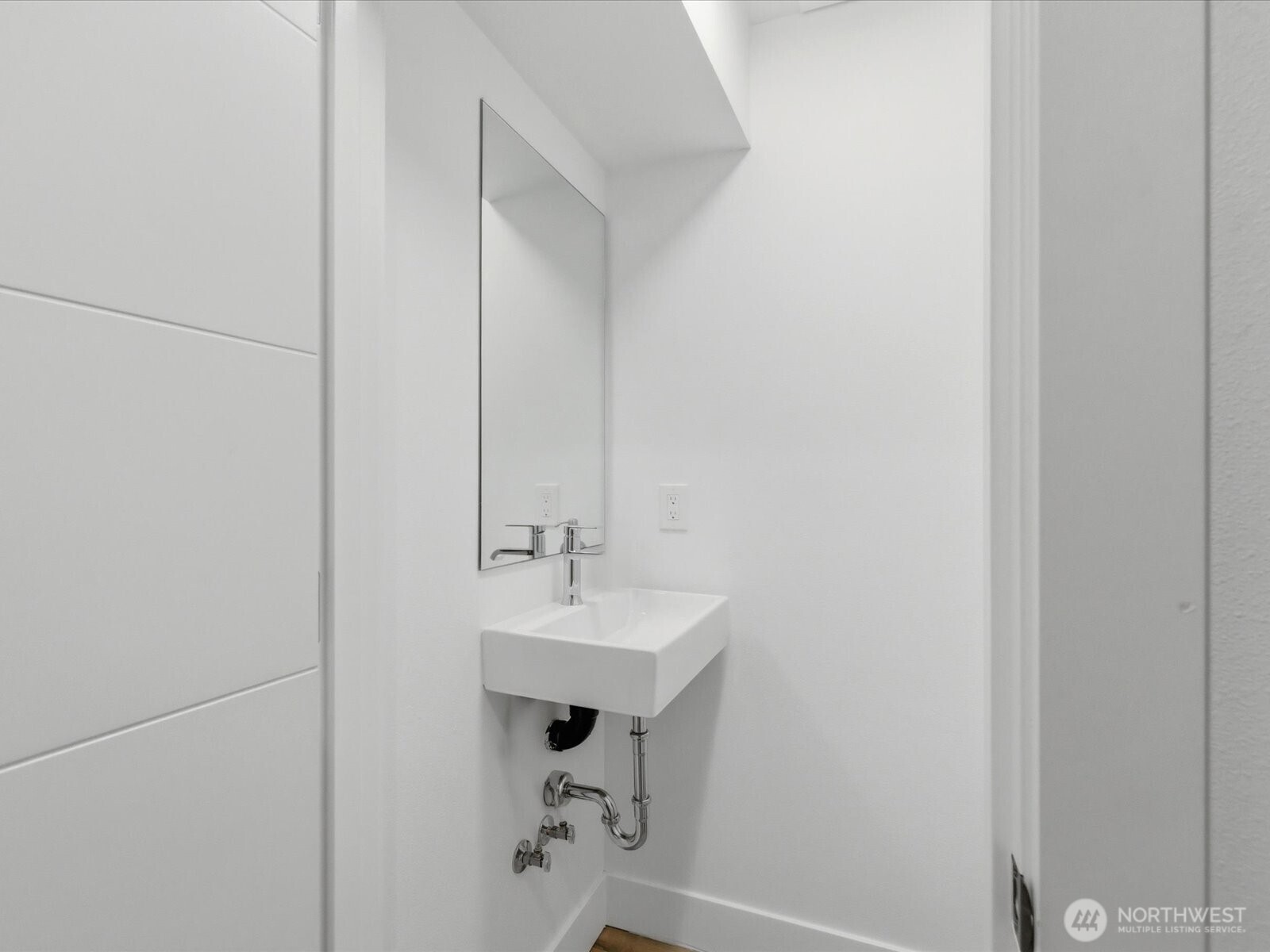 909 Hiawatha Place S Seattle WA 98144