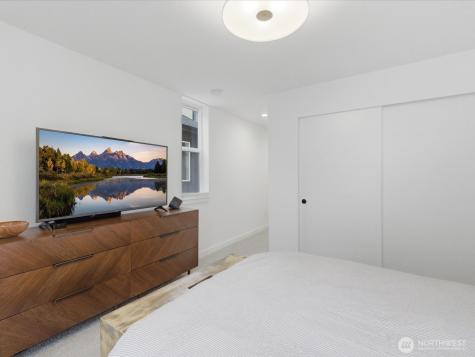 909 Hiawatha Place S Seattle WA 98144
