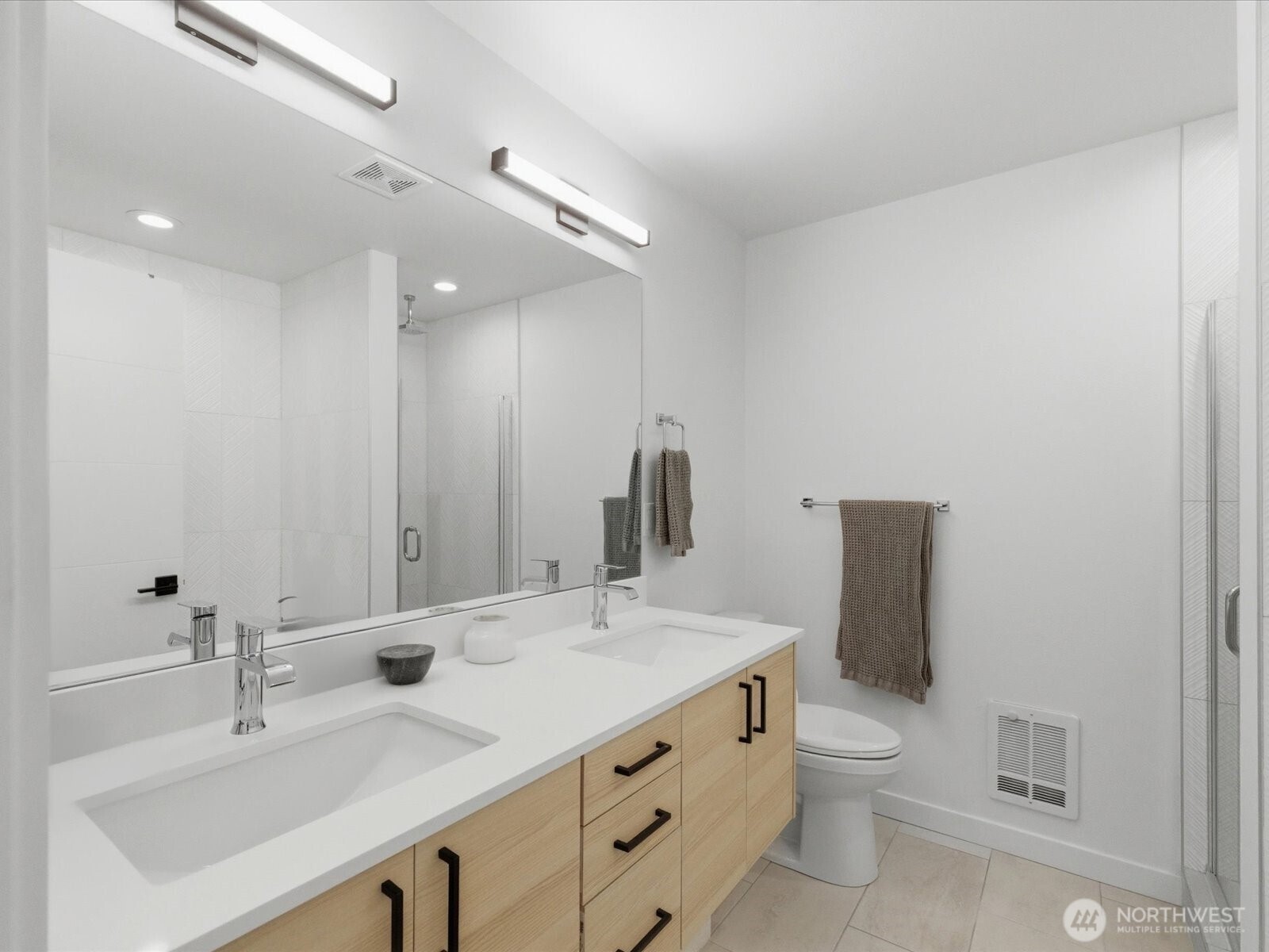 909 Hiawatha Place S Seattle WA 98144
