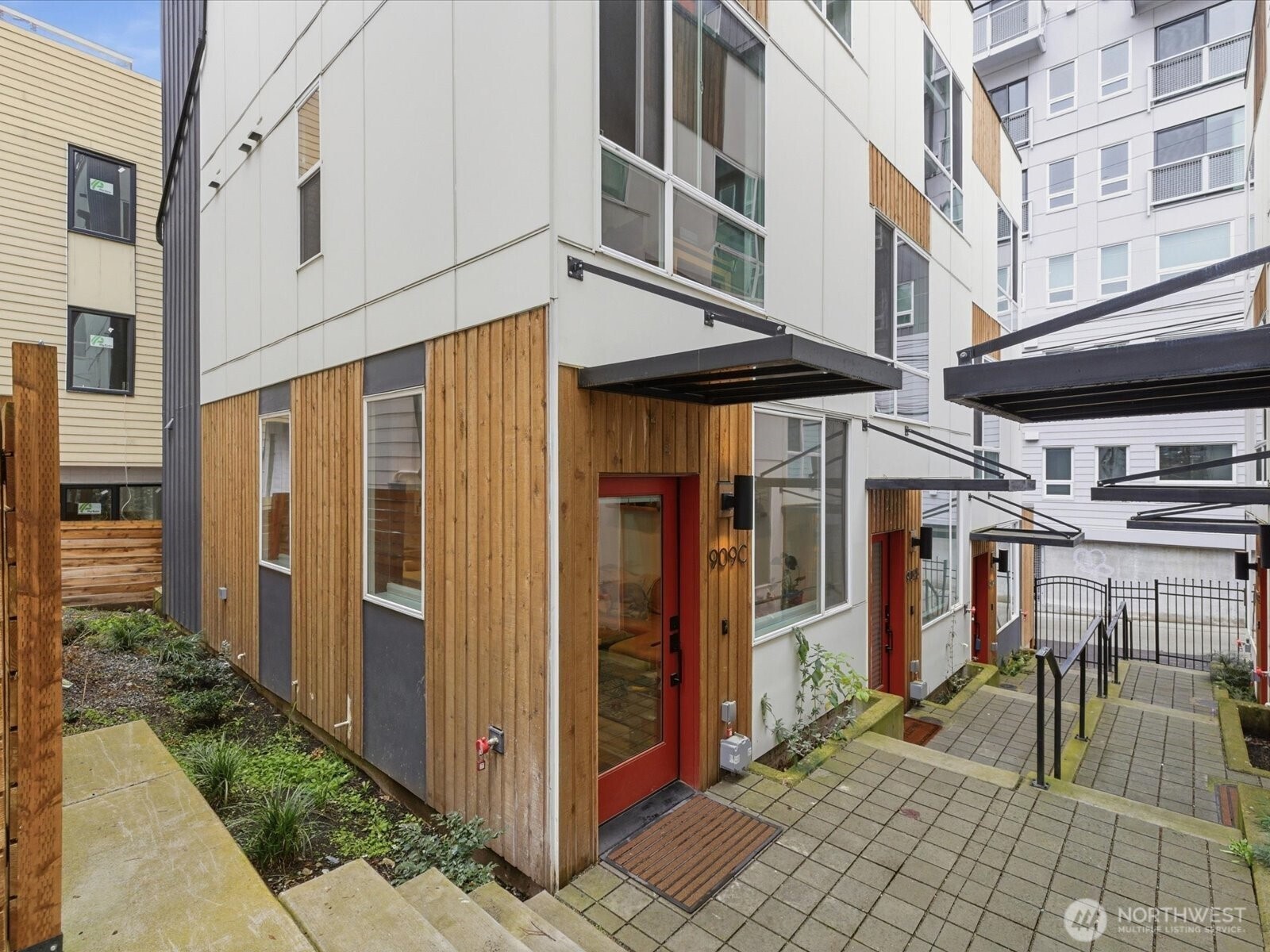 909 Hiawatha Place S Seattle WA 98144