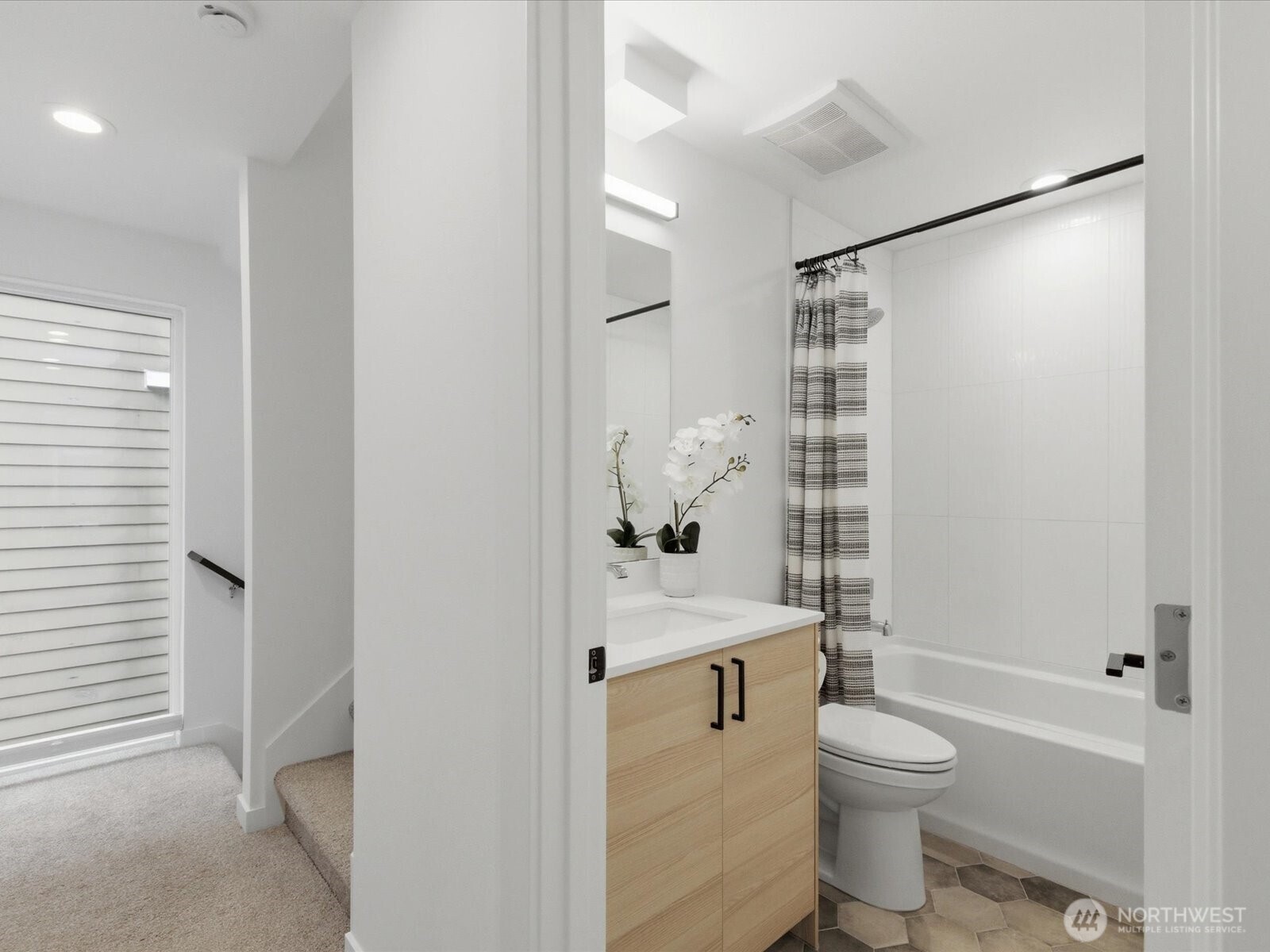909 Hiawatha Place S Seattle WA 98144