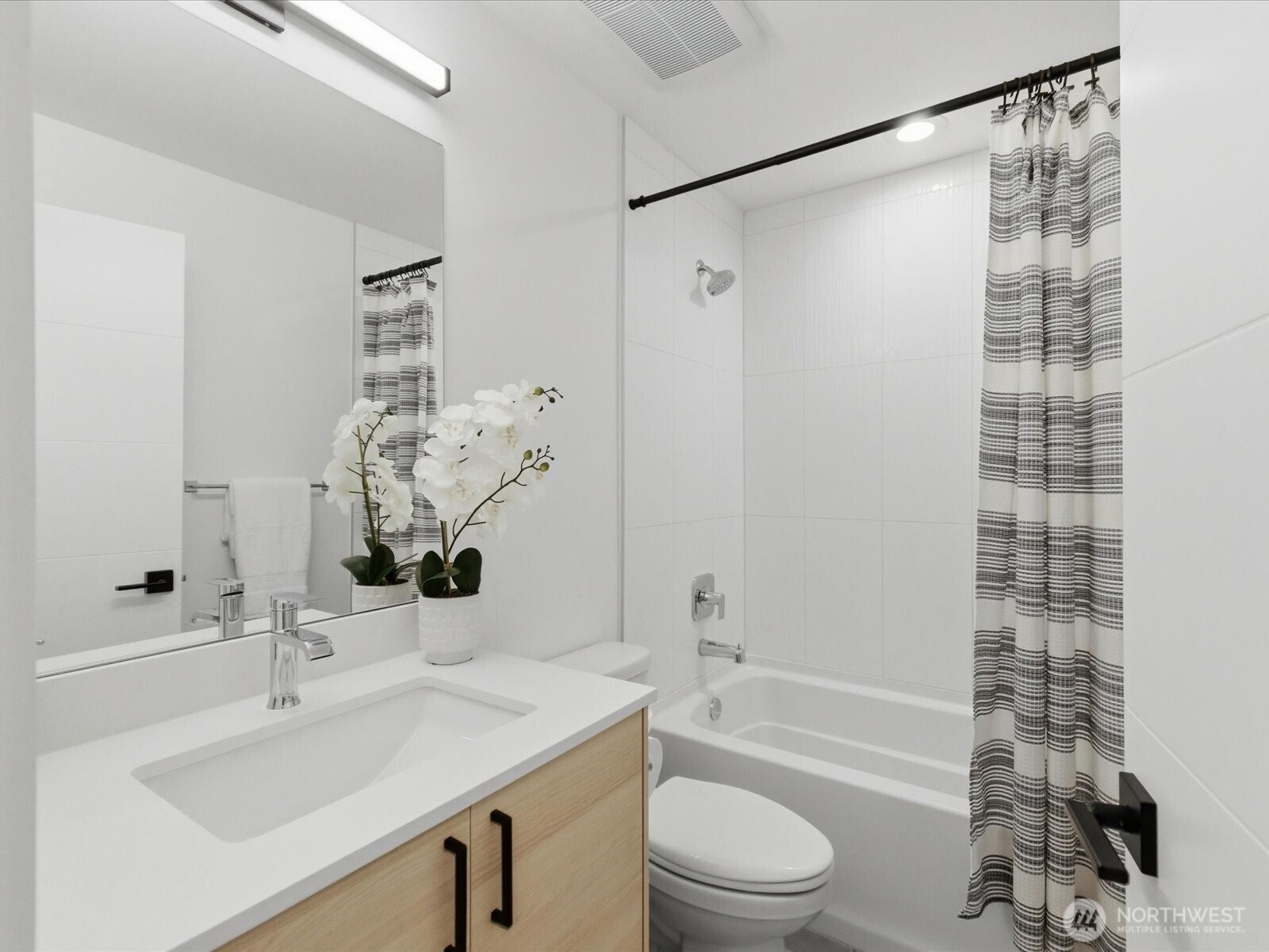 909 Hiawatha Place S Seattle WA 98144