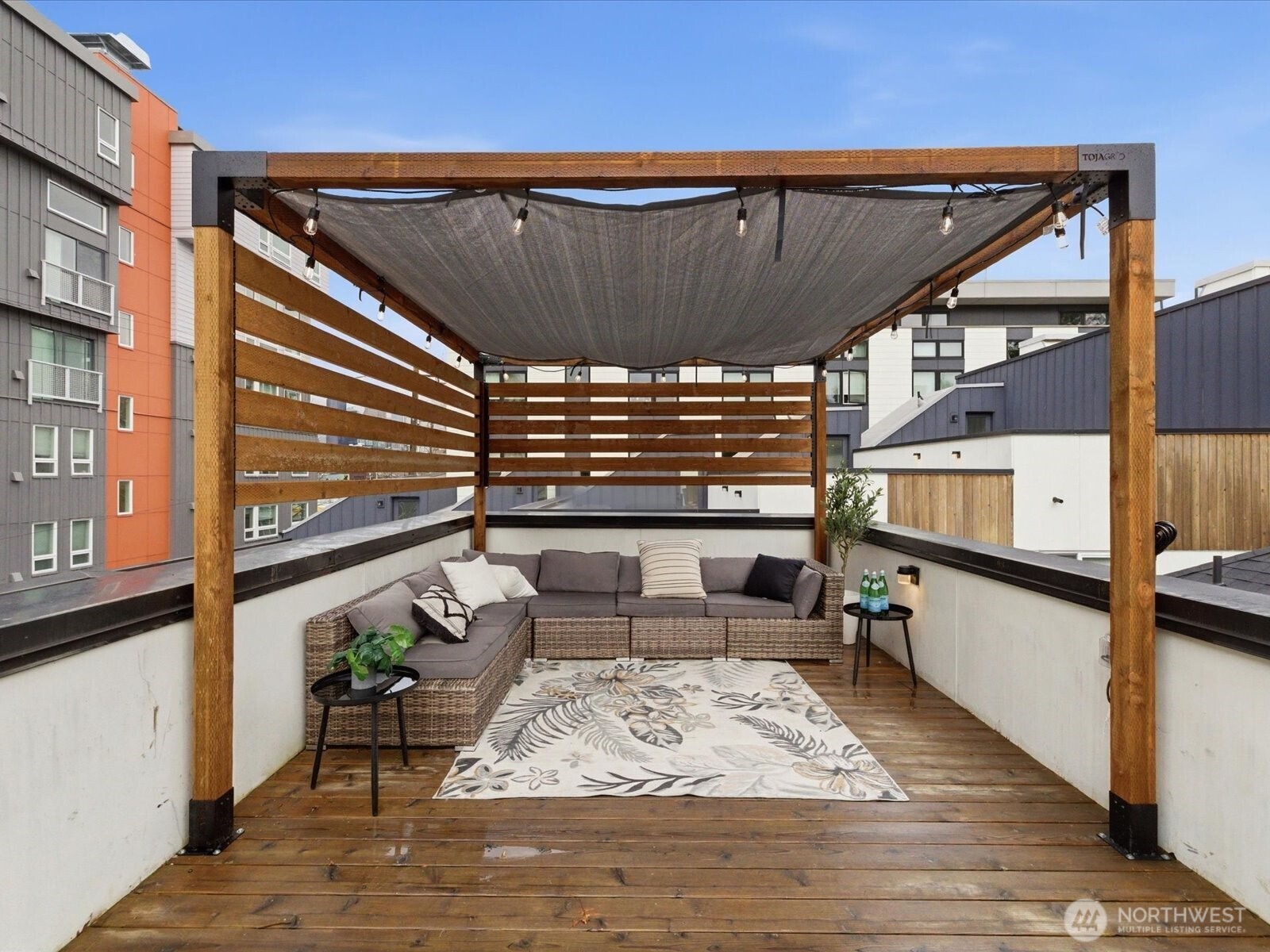 909 Hiawatha Place S Seattle WA 98144