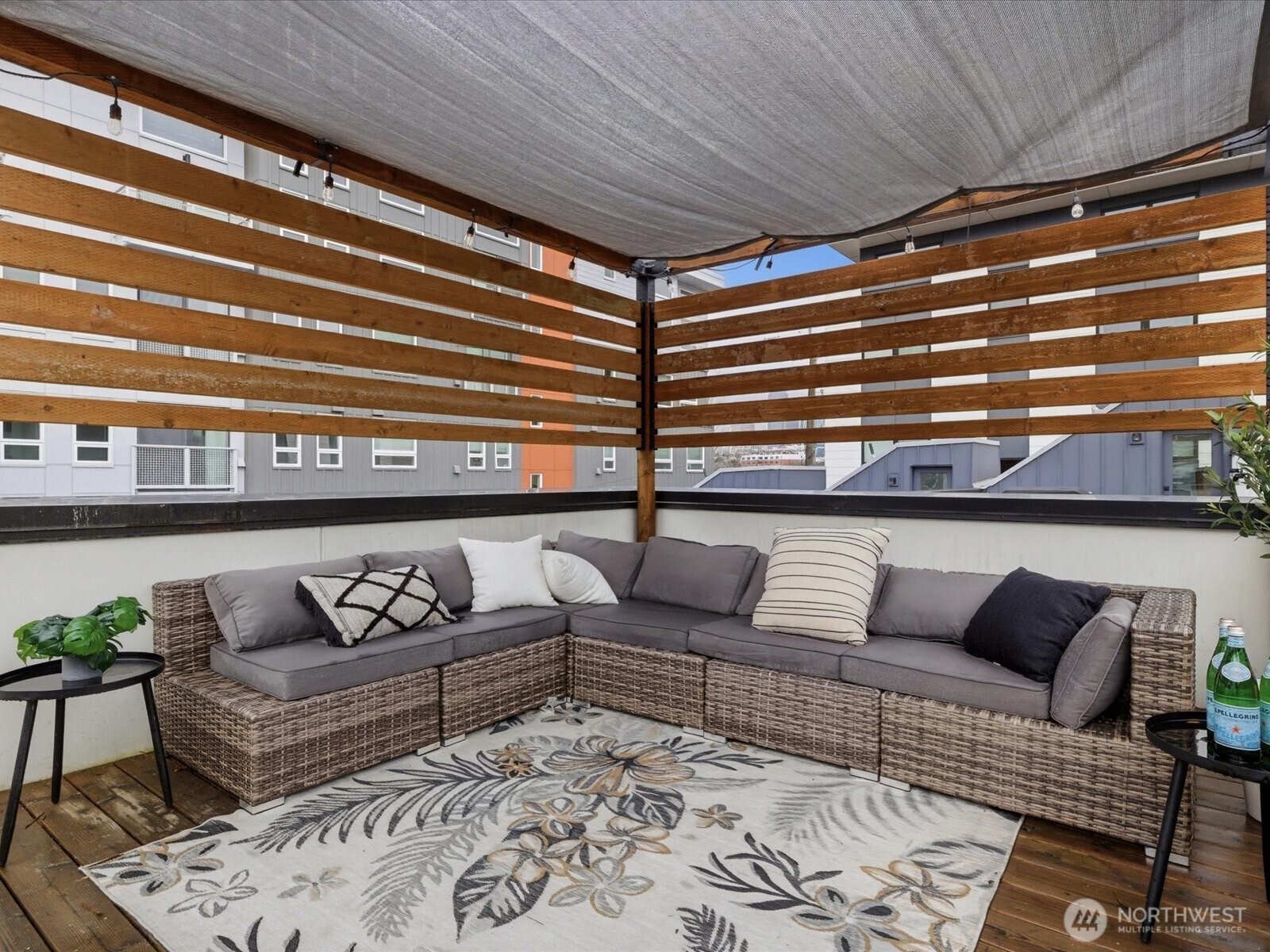 909 Hiawatha Place S Seattle WA 98144