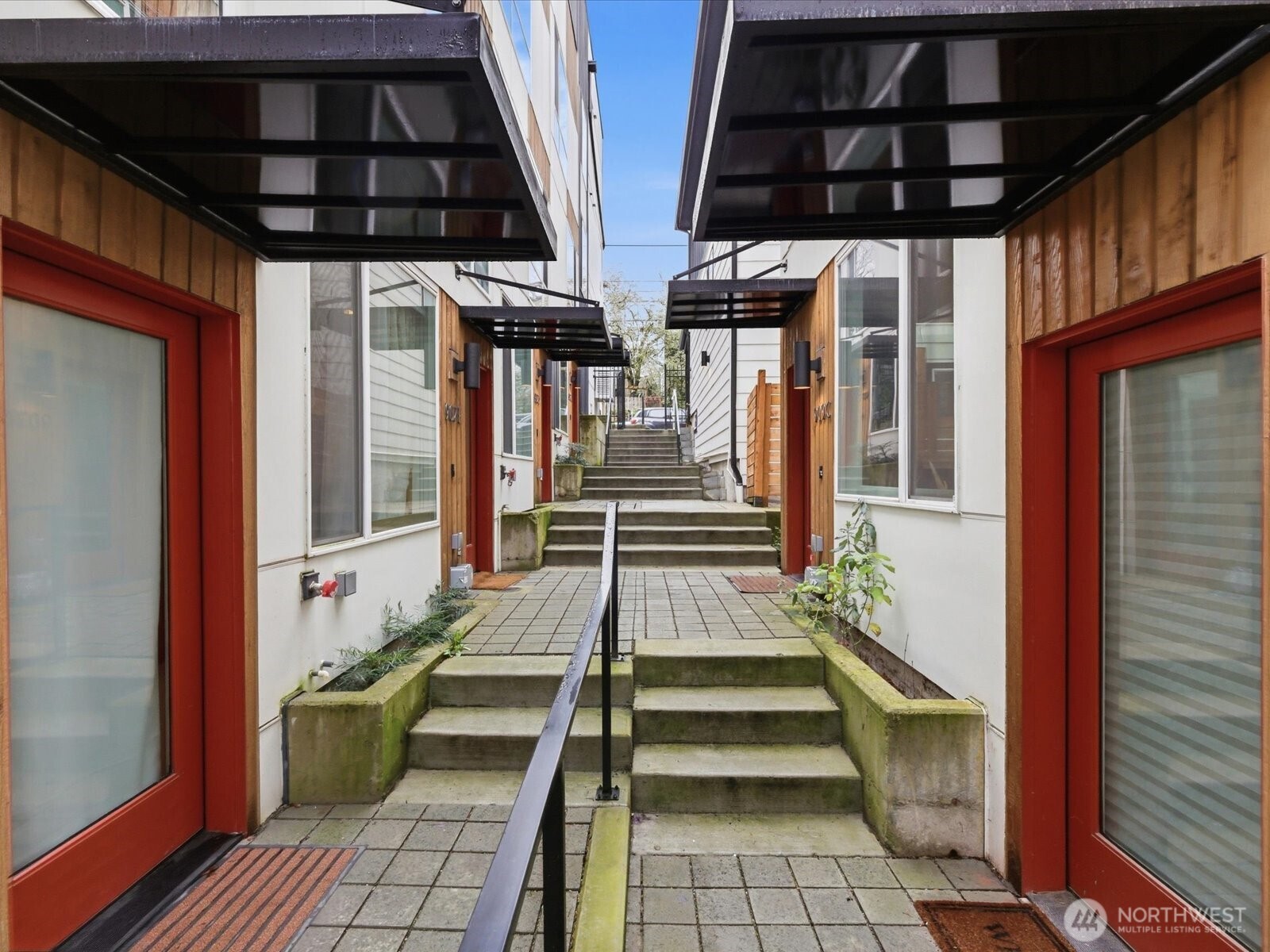 909 Hiawatha Place S Seattle WA 98144