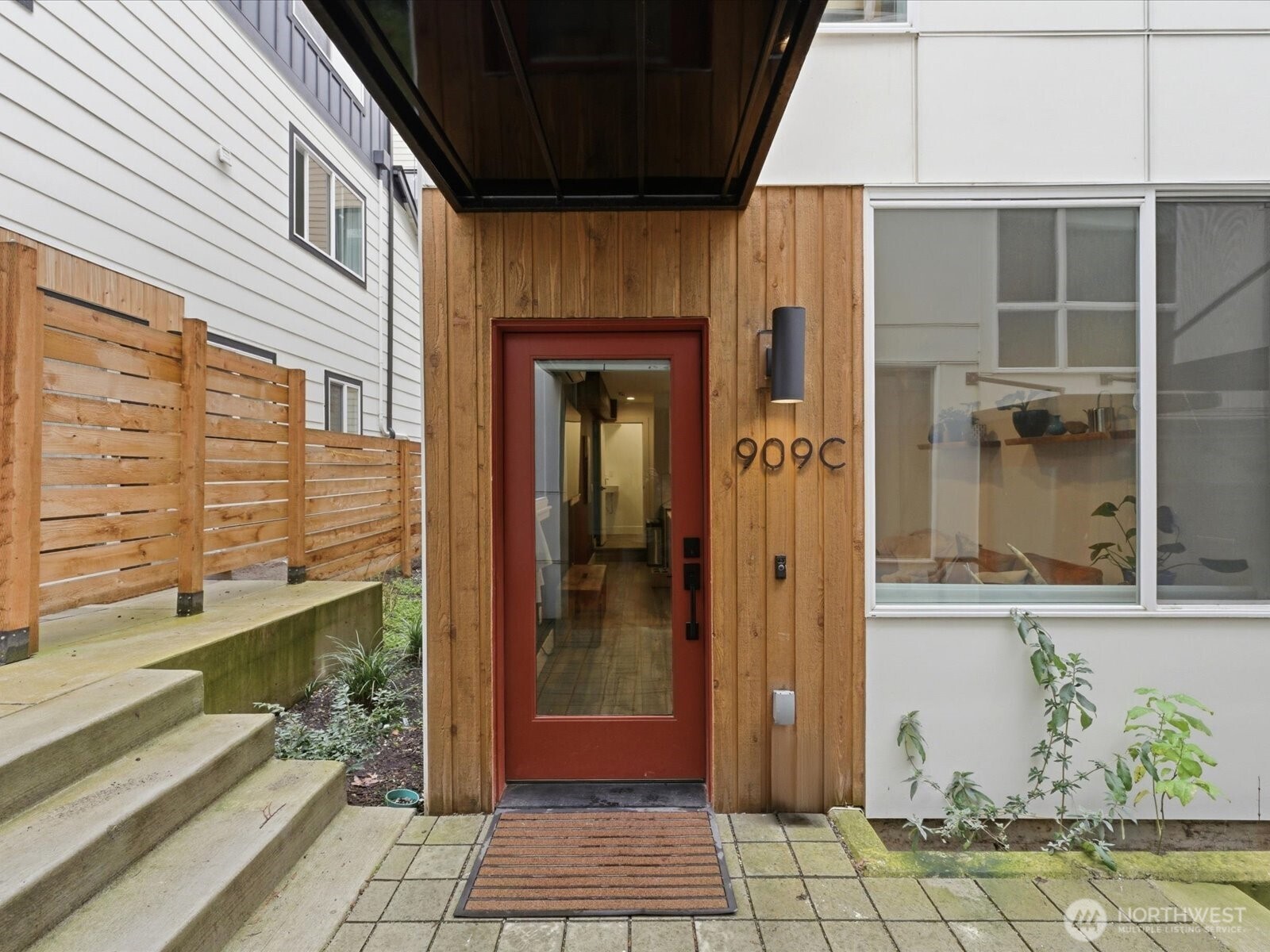 909 Hiawatha Place S Seattle WA 98144