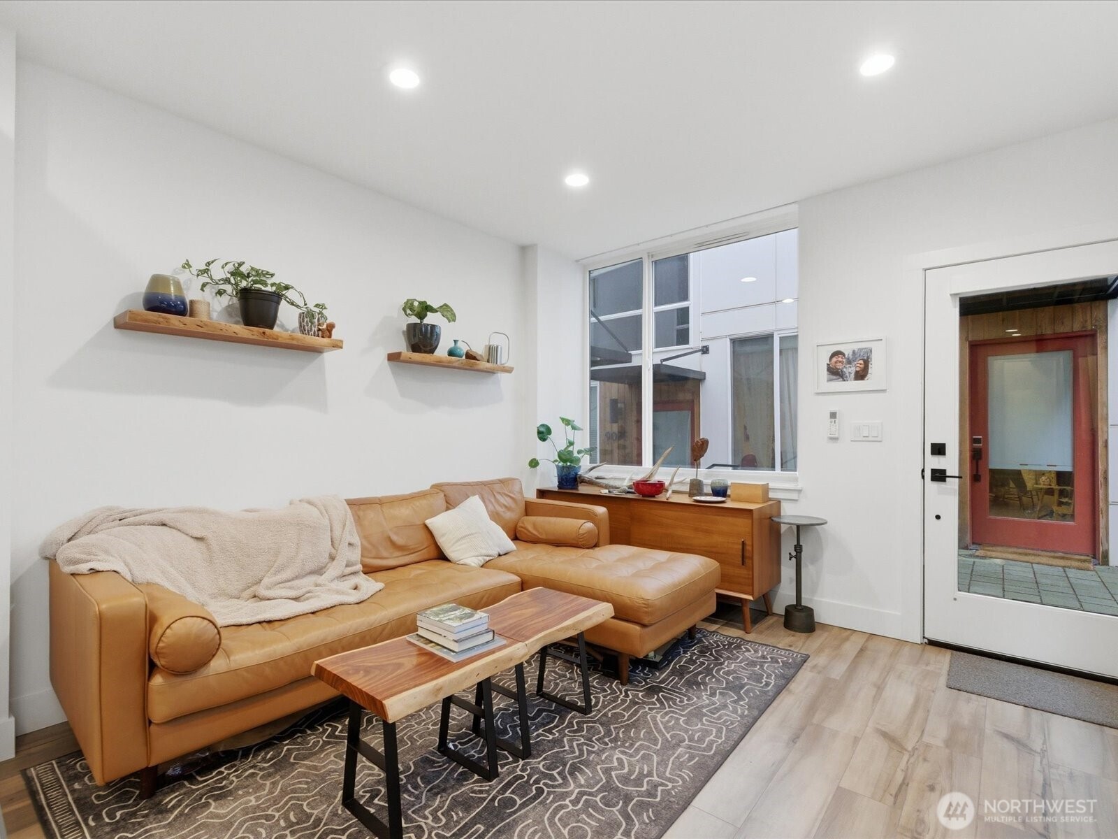 909 Hiawatha Place S Seattle WA 98144