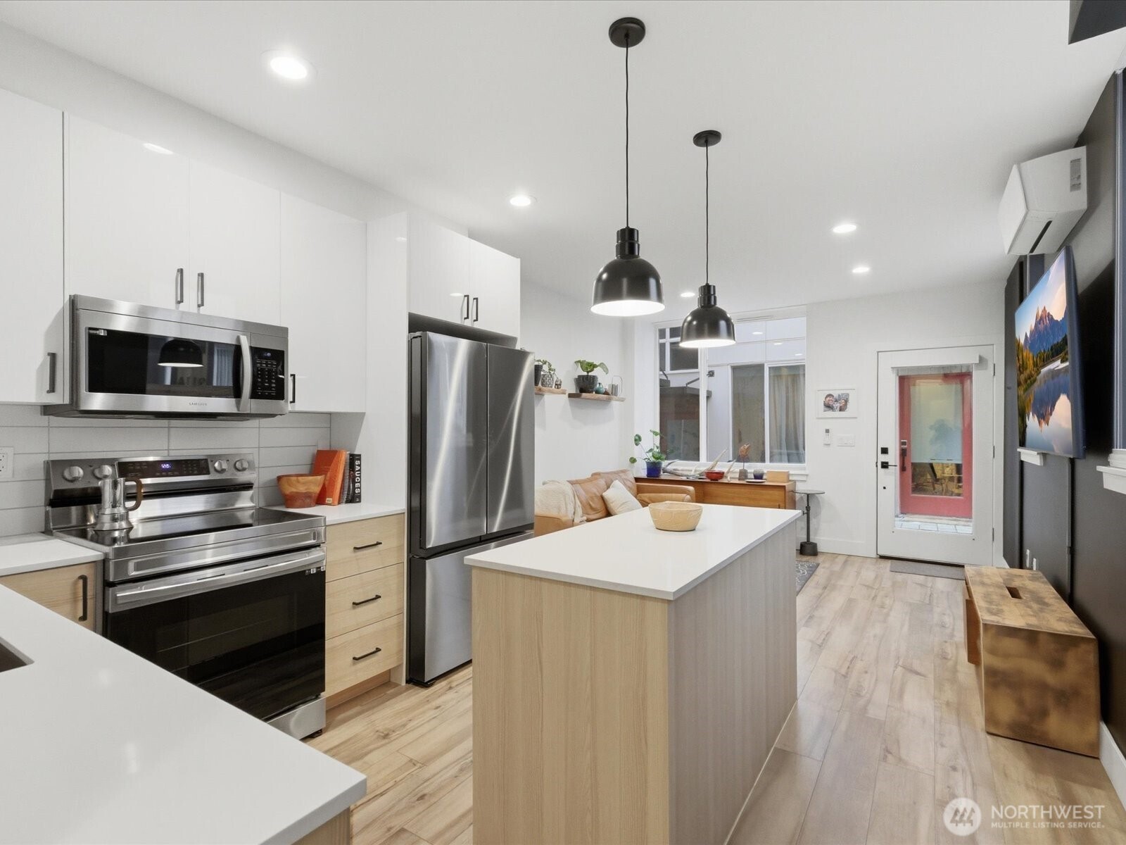 909 Hiawatha Place S Seattle WA 98144