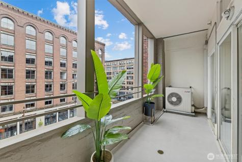 526 1st Avenue S Seattle WA 98104