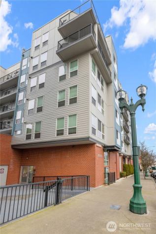 2818 Grand Avenue Everett WA 98201