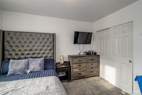 5305 Military Road E Tacoma WA 98446