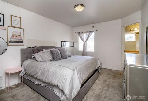 5305 Military Road E Tacoma WA 98446