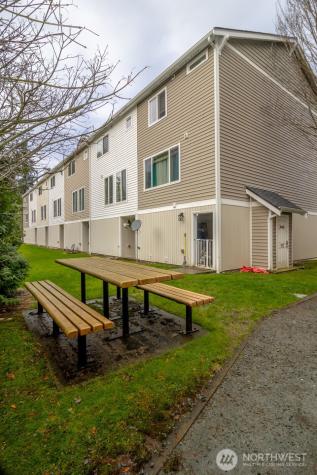 5305 Military Road E Tacoma WA 98446