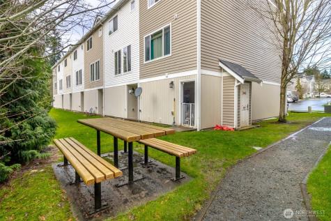 5305 Military Road E Tacoma WA 98446