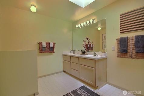10513 SE 250th Place Kent WA 98030