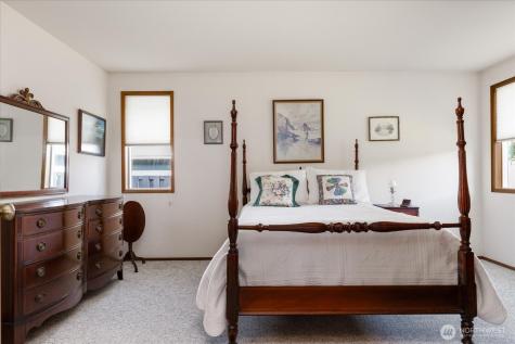 150 NE Nunan Loop Oak Harbor WA 98277