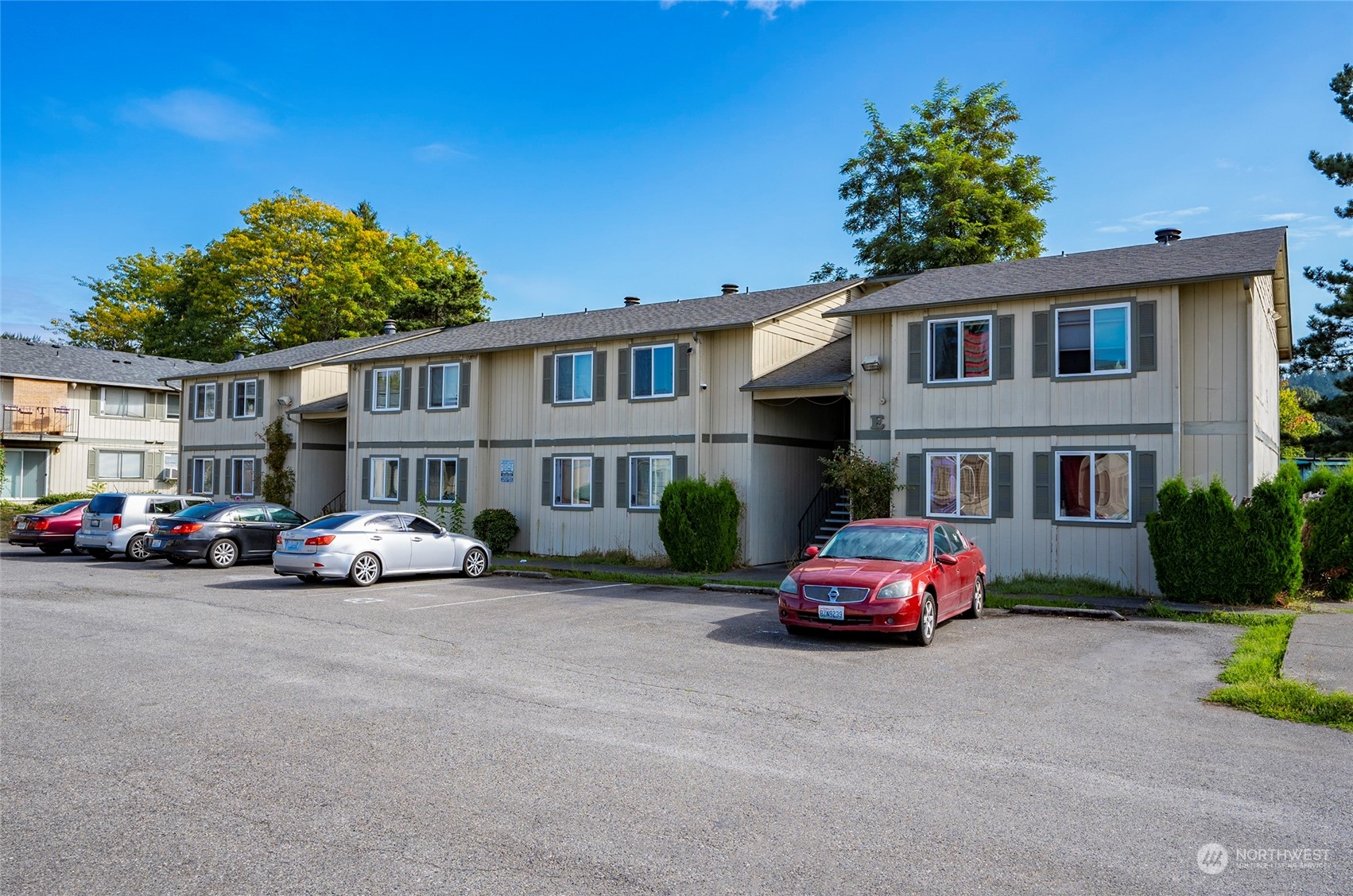1617 Maple Lane Kent WA 98030