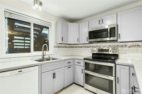 13611 NE 8th Street Bellevue WA 98005