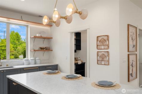 6913 30th Avenue NW Seattle WA 98117