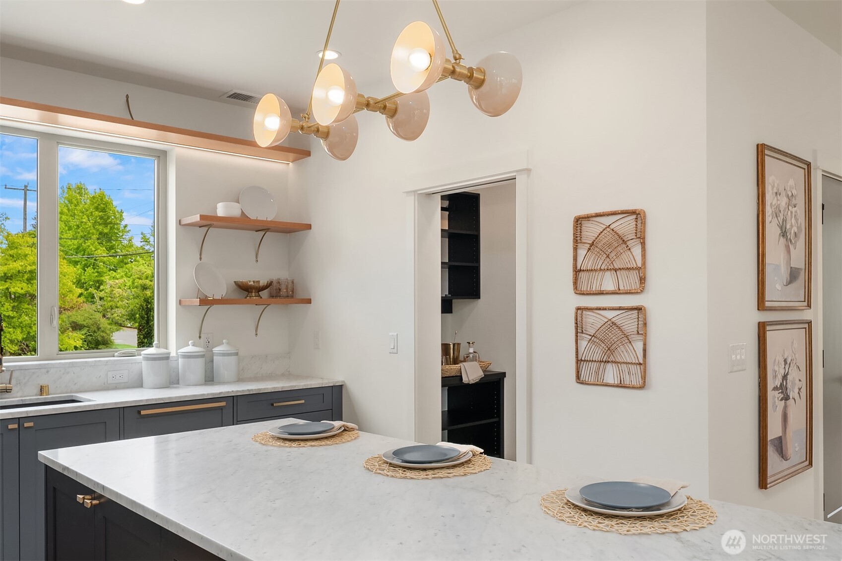 6913 30th Avenue NW Seattle WA 98117
