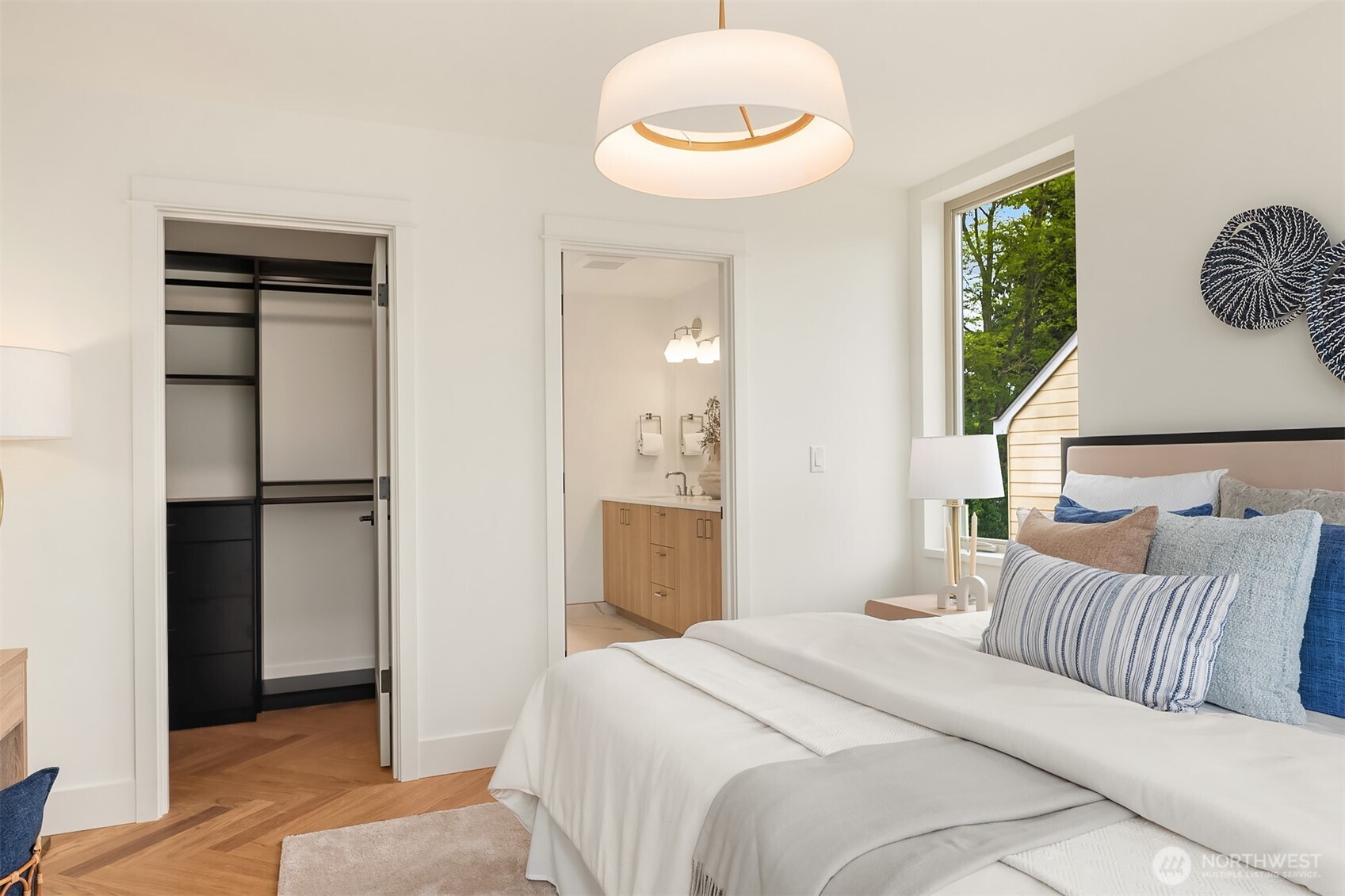 6913 30th Avenue NW Seattle WA 98117