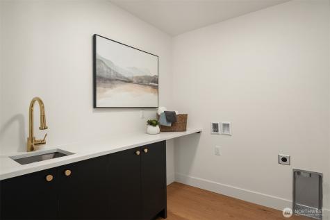 6913 30th Avenue NW Seattle WA 98117