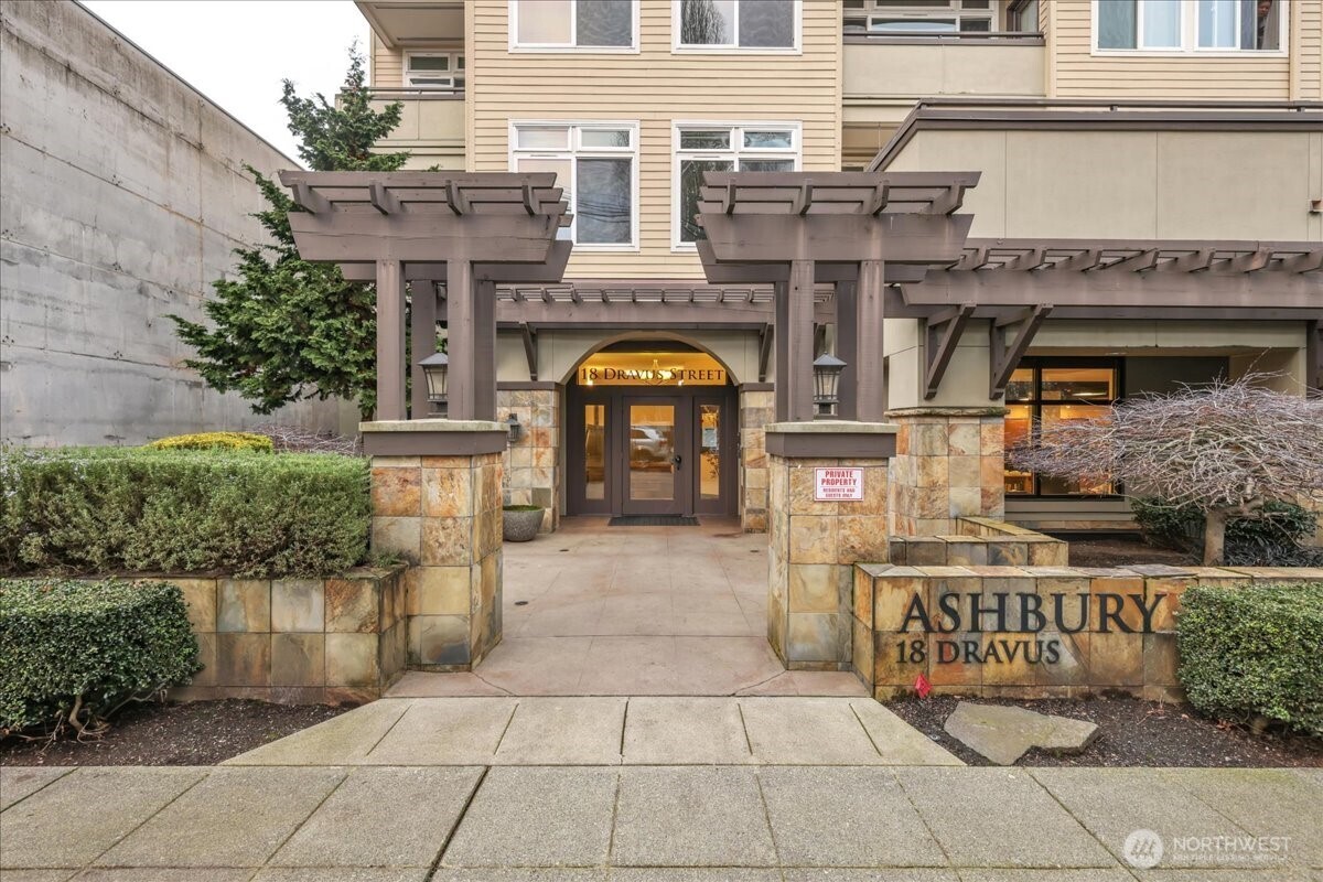 18 Dravus Street Seattle WA 98109