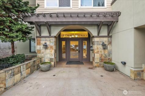 18 Dravus Street Seattle WA 98109