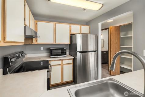 28602 16th Avenue S Federal Way WA 98003