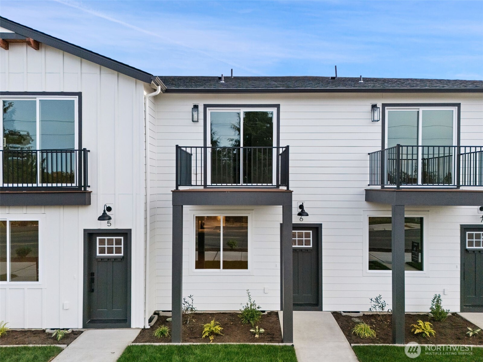 669 W Hendrickson Sequim WA 98382