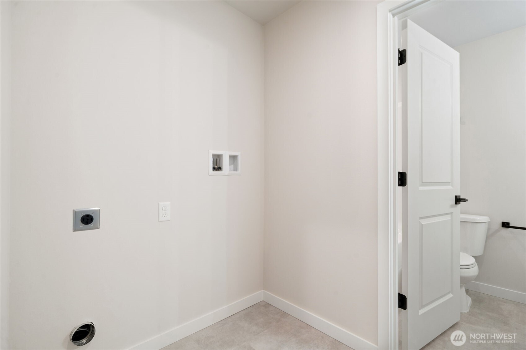 669 W Hendrickson Sequim WA 98382