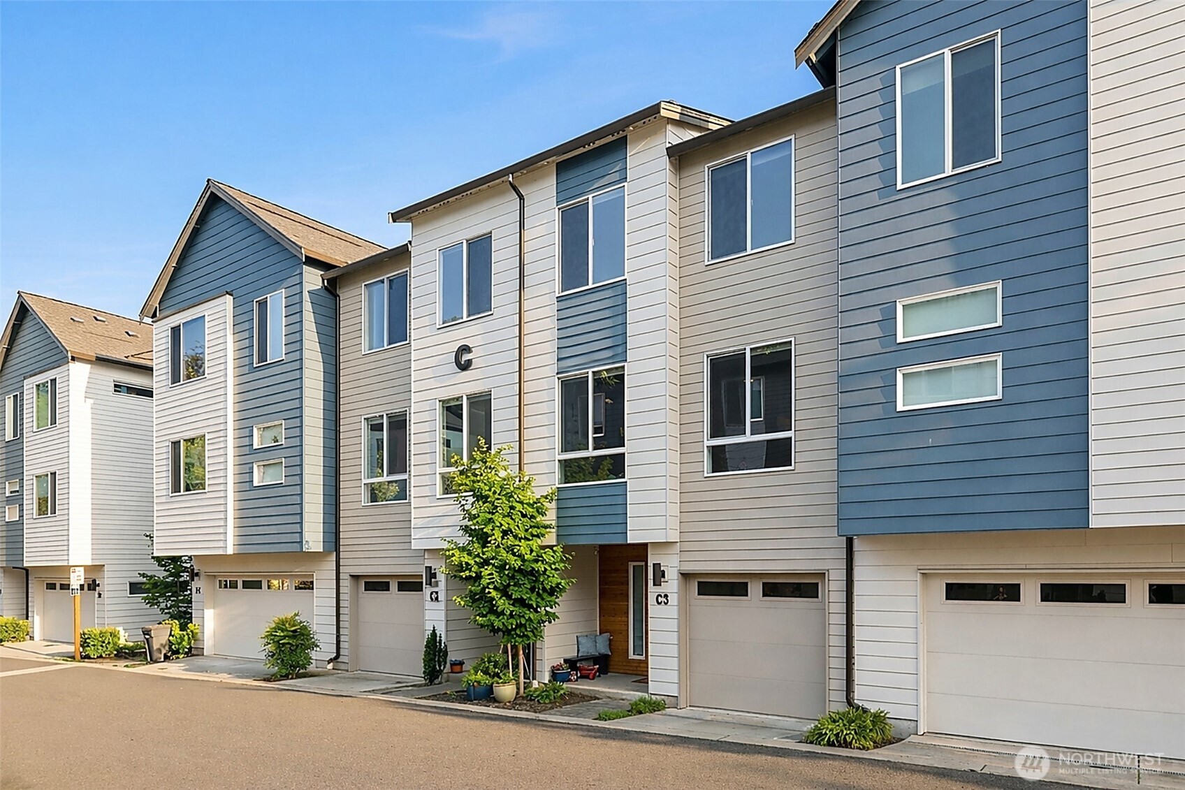 13706 Manor Way Lynnwood WA 98087