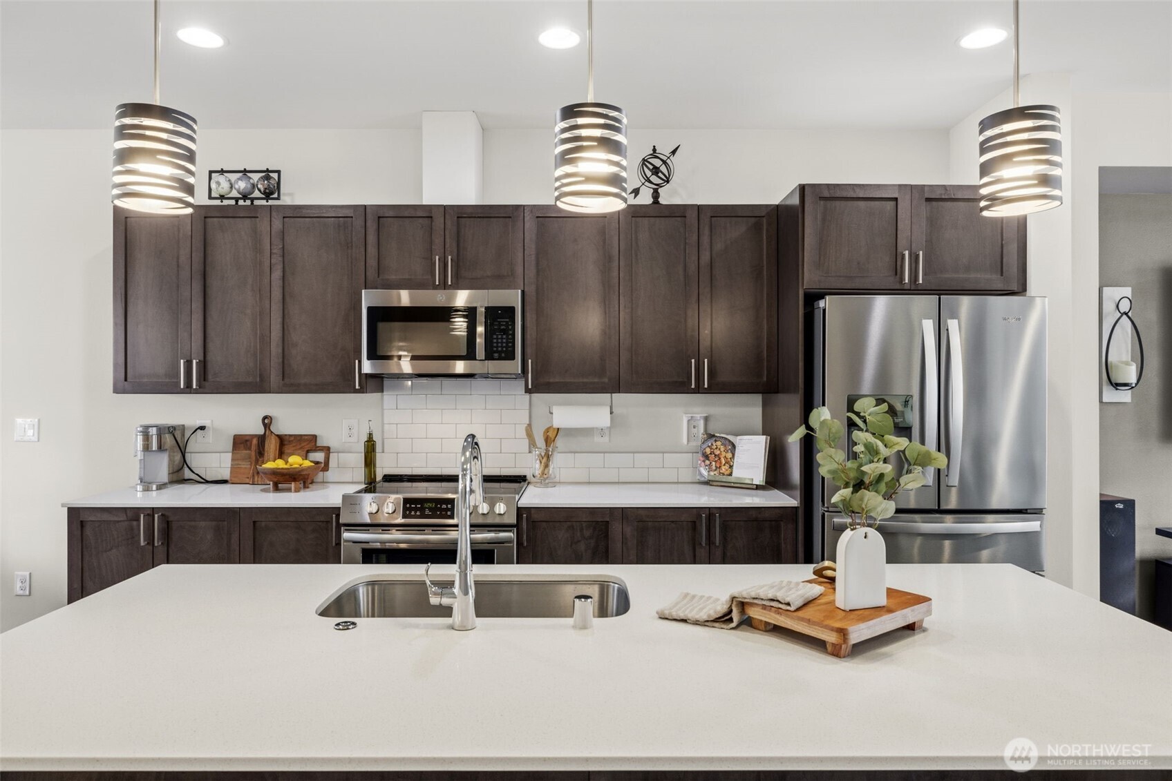 13706 Manor Way Lynnwood WA 98087