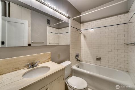 5810 Cowen Place NE Seattle WA 98105