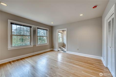 5810 Cowen Place NE Seattle WA 98105