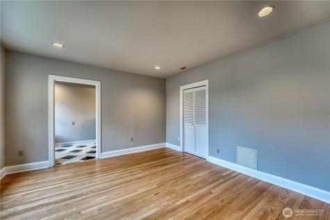 5810 Cowen Place NE Seattle WA 98105