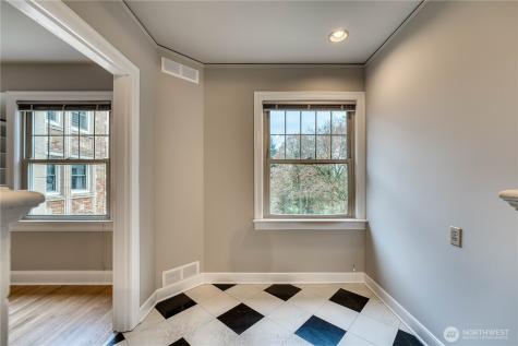 5810 Cowen Place NE Seattle WA 98105
