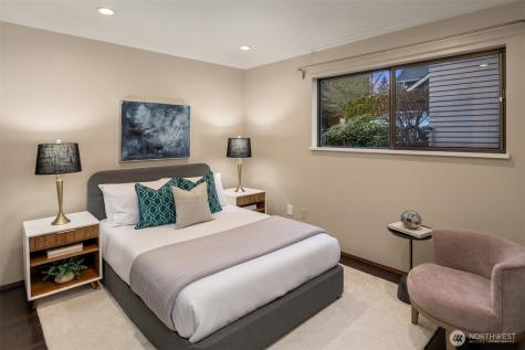 5220 21st Avenue NE Seattle WA 98105