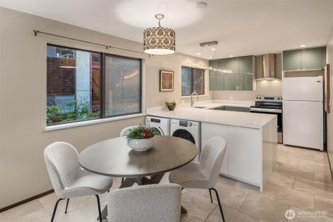 5220 21st Avenue NE Seattle WA 98105