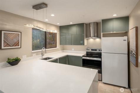 5220 21st Avenue NE Seattle WA 98105