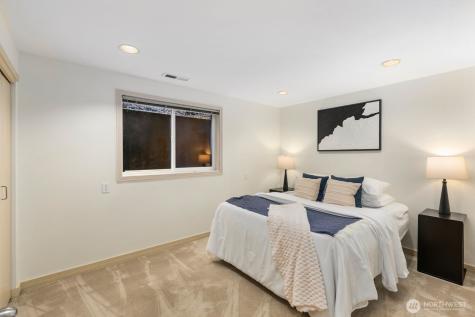 1231 5th Avenue N Seattle WA 98109