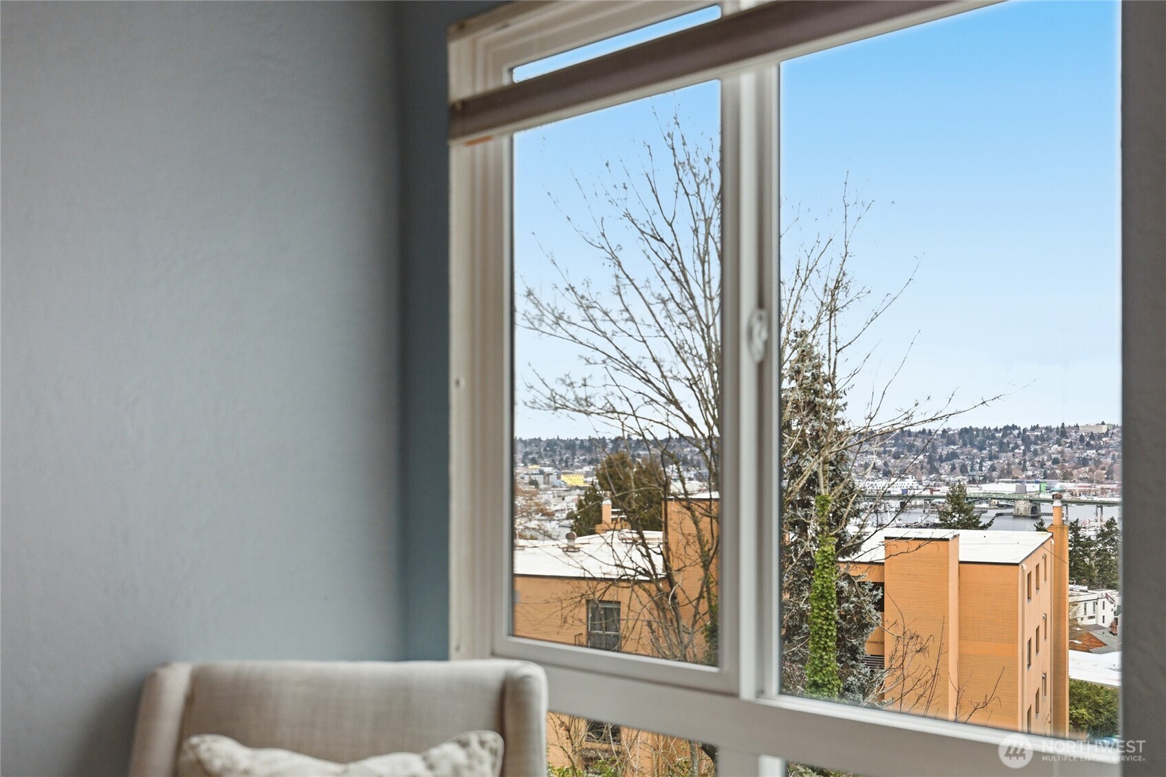 2500 W Manor Place Seattle WA 98199