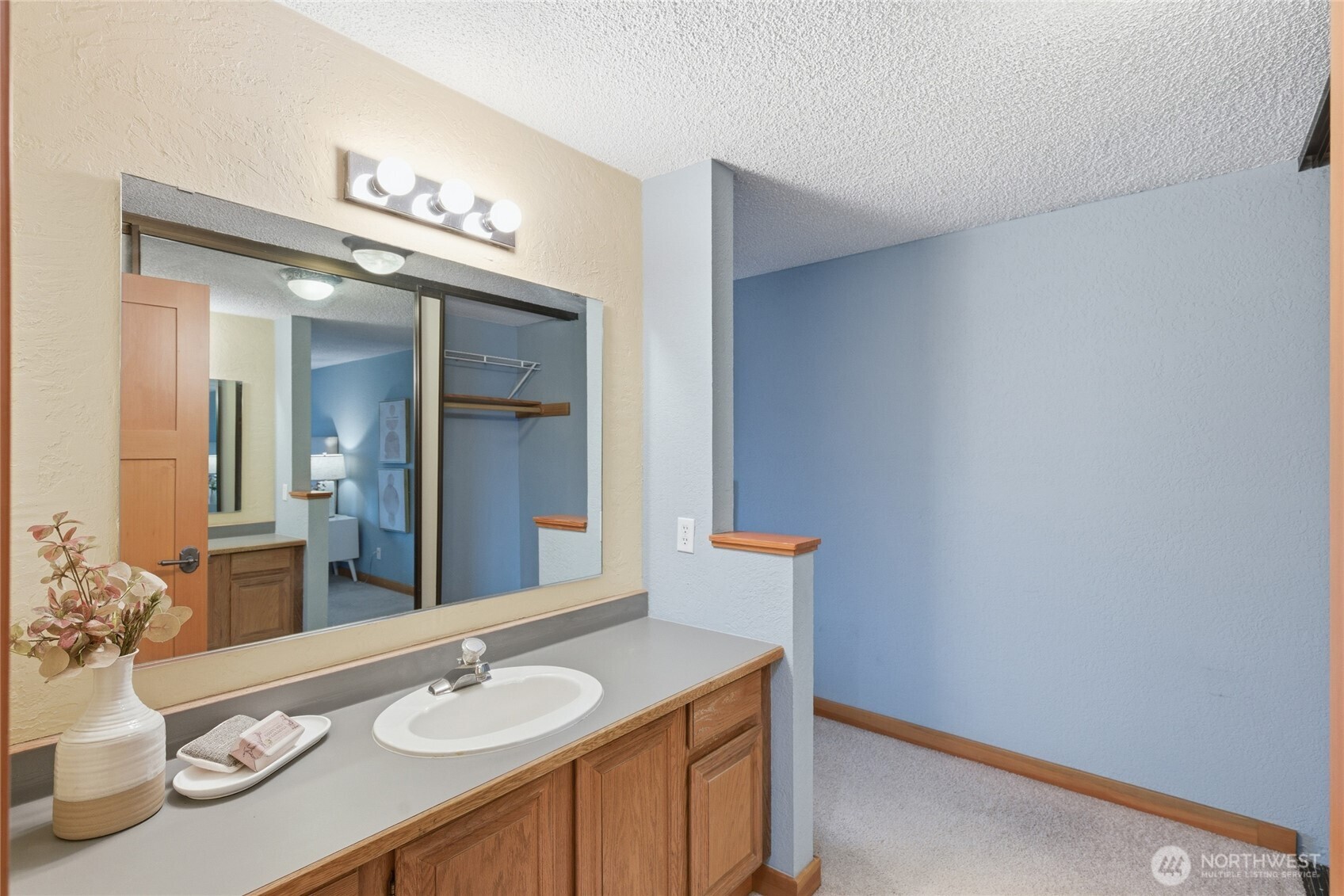 2500 W Manor Place Seattle WA 98199