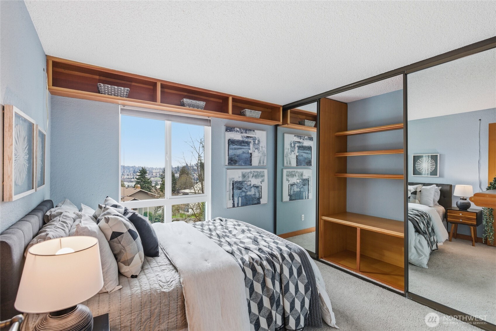 2500 W Manor Place Seattle WA 98199